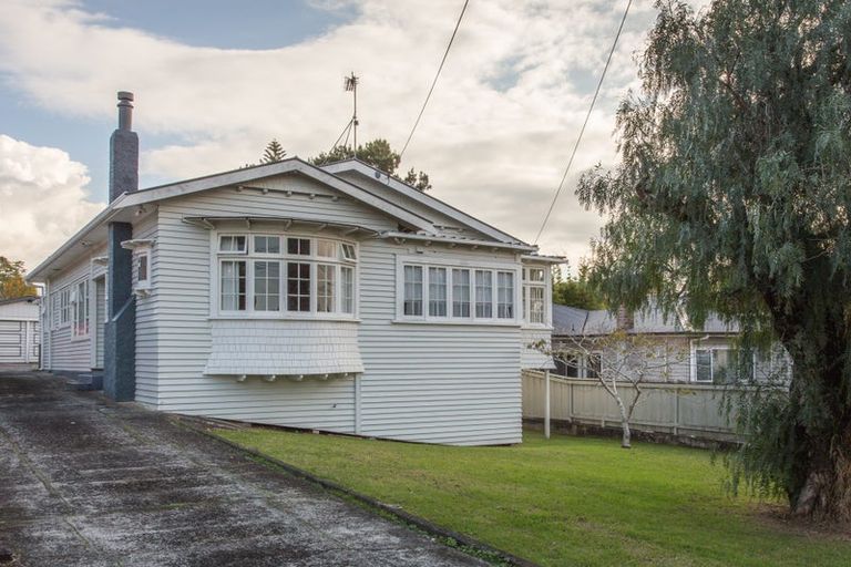 Photo of property in 16 Croydon Road, New Lynn, Auckland, 0600