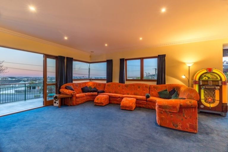 Photo of property in 1/14 Castor Bay Road, Castor Bay, Auckland, 0620