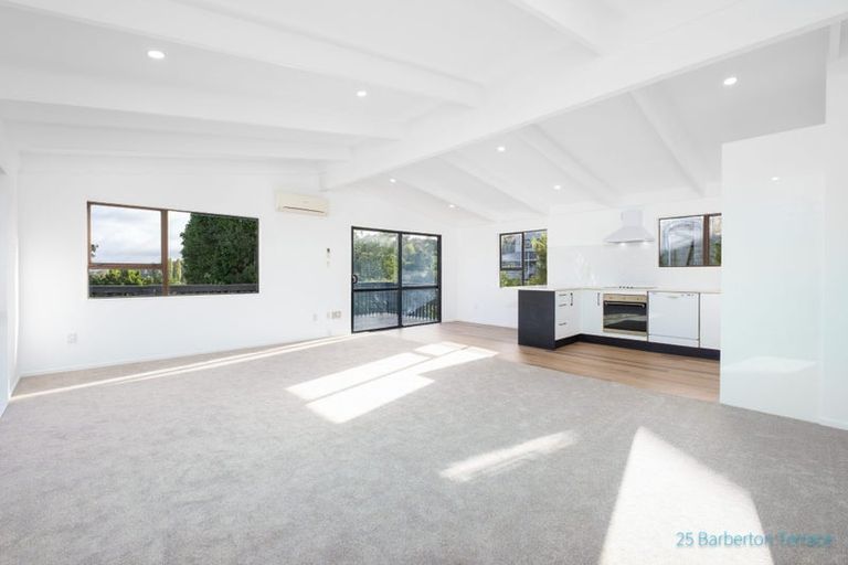 Photo of property in 25 Barberton Terrace, Red Hill, Papakura, 2110