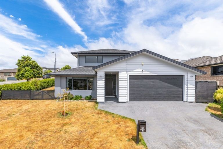 Photo of property in 12 Aotea Drive, Aotea, Porirua, 5024