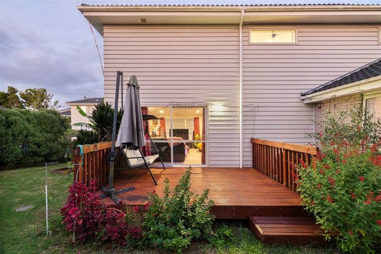 Photo of property in 2 Manatu Lane, Kelston, Auckland, 0602
