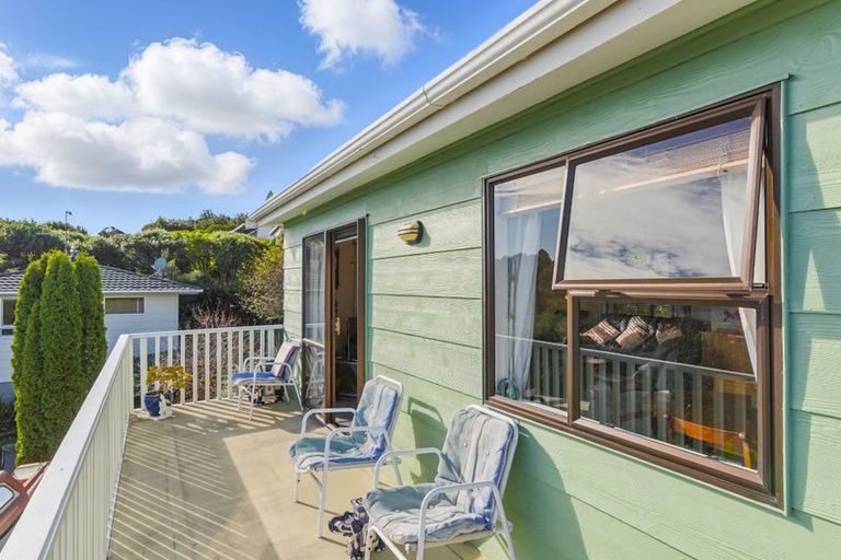 Photo of property in 47 Kakariki Grove, Waikanae, 5036