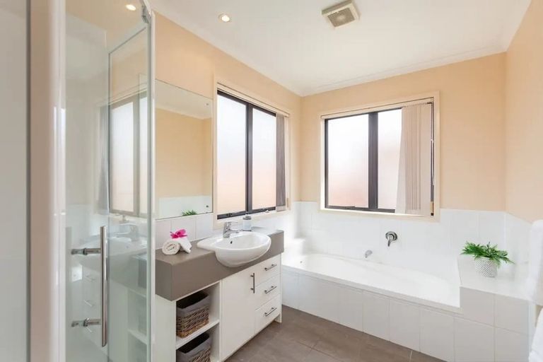 Photo of property in 102 Nautilus Drive, Gulf Harbour, Whangaparaoa, 0930