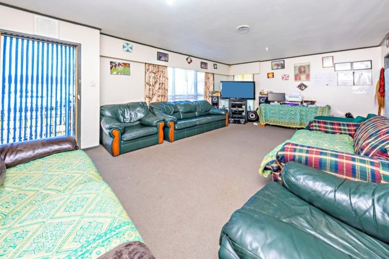 Photo of property in 17 Moncrieff Avenue, Clendon Park, Auckland, 2103