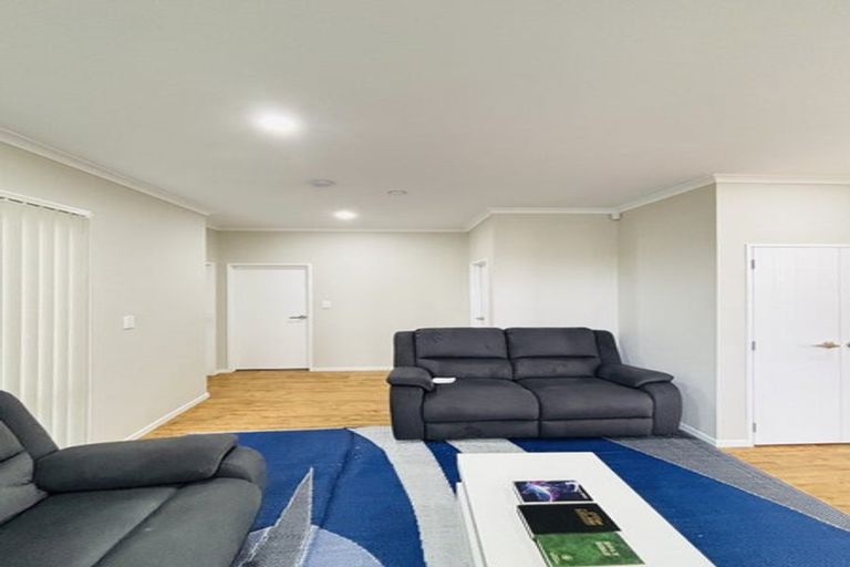 Photo of property in 1/2 Cameron Street, Papakura, 2110