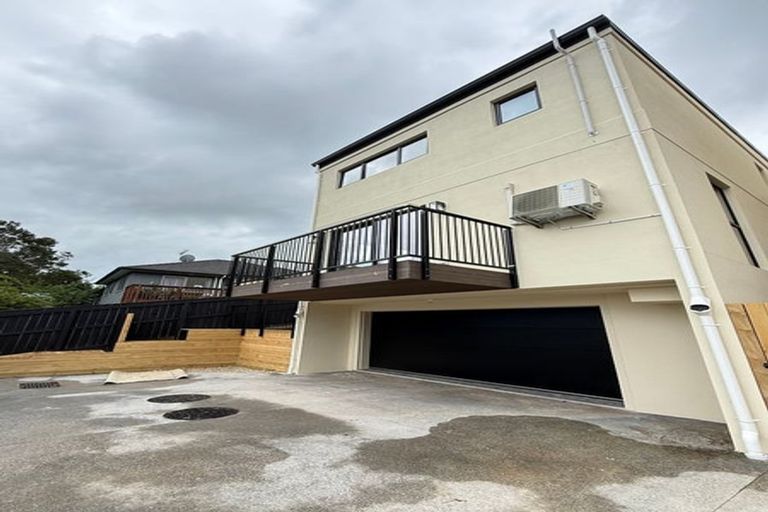 Photo of property in 86 Tiriwa Drive, Massey, Auckland, 0614