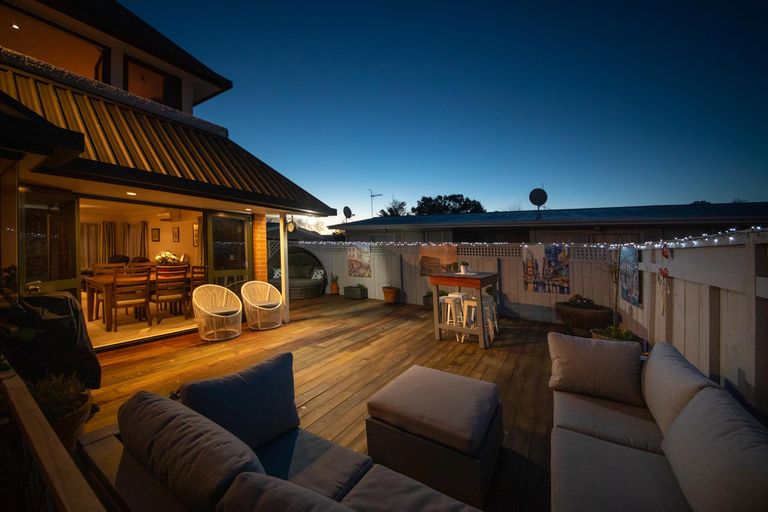 Photo of property in 19 Newcastle Street, Hokowhitu, Palmerston North, 4410