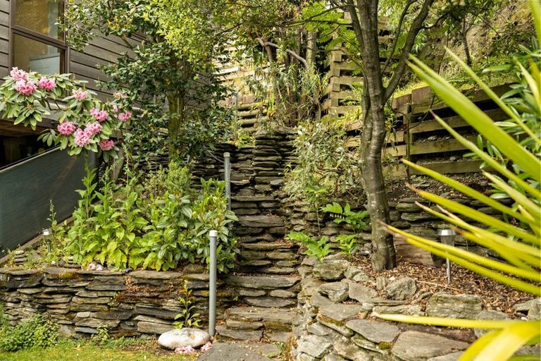 Photo of property in 5 Mackinnon Terrace, Sunshine Bay, Queenstown, 9300