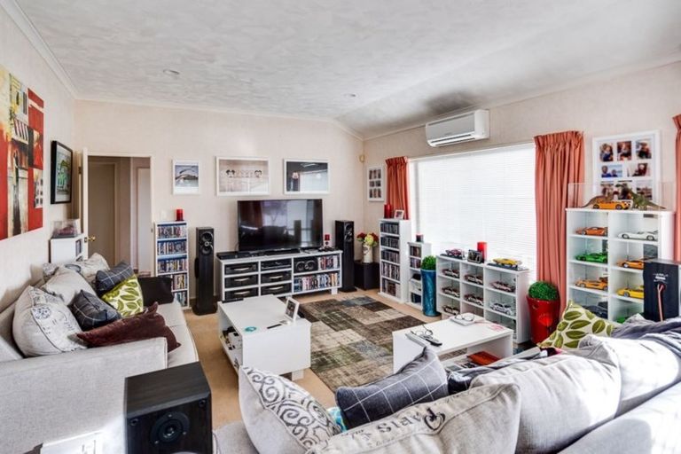 Photo of property in 21 Sloane Place, Taradale, Napier, 4112