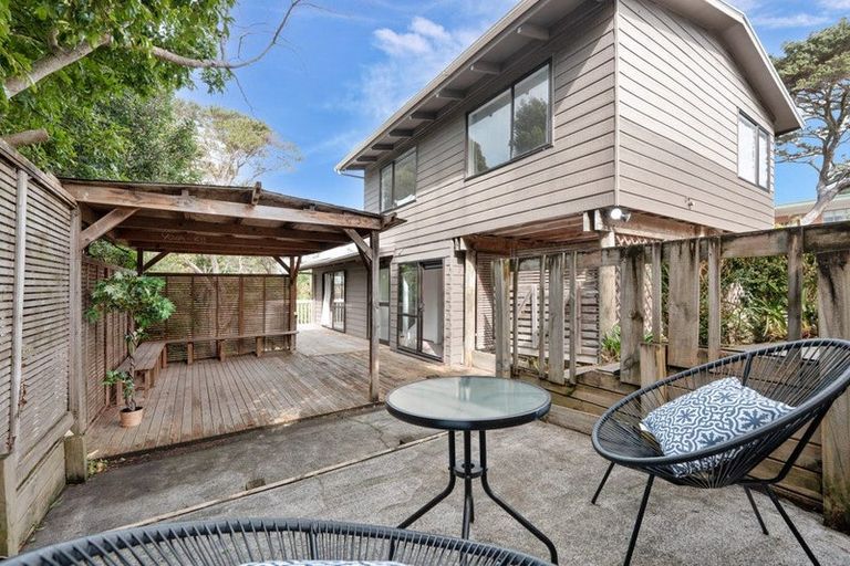 Photo of property in 2/104 Ocean View Road, Northcote, Auckland, 0627