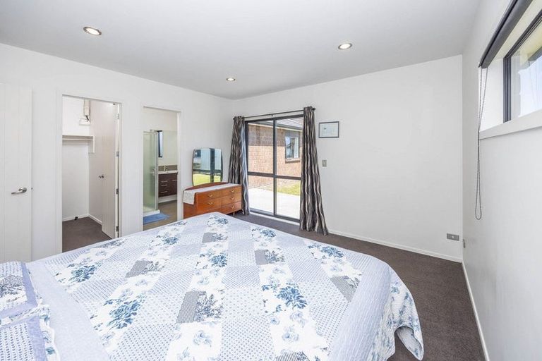 Photo of property in 15 Te Ironui Place, Huntington, Hamilton, 3210