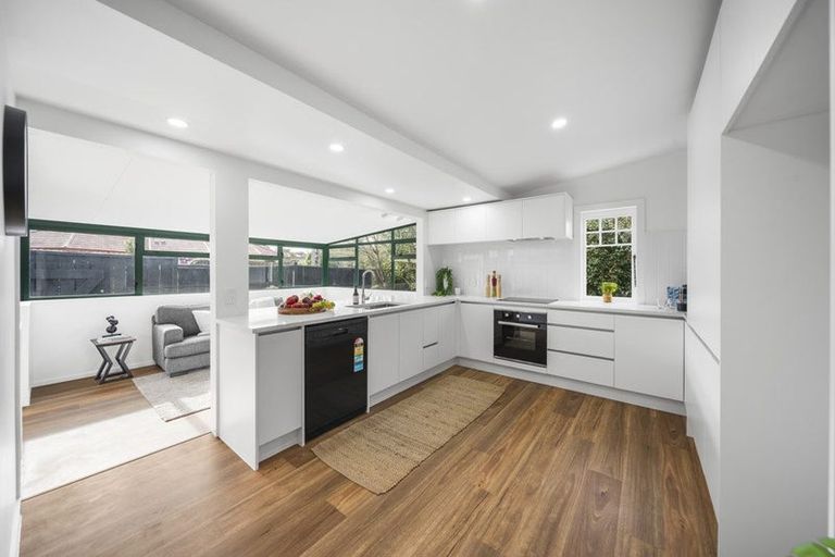 Photo of property in 24a Tahi Terrace, Glen Eden, Auckland, 0602