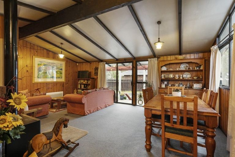 Photo of property in 9a Heretaunga Square, Silverstream, Upper Hutt, 5019