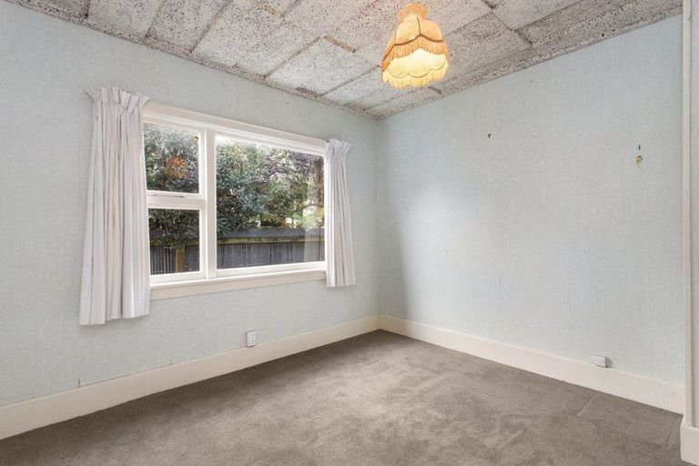 Photo of property in 18 Sandwich Road, Beckenham, Christchurch, 8023