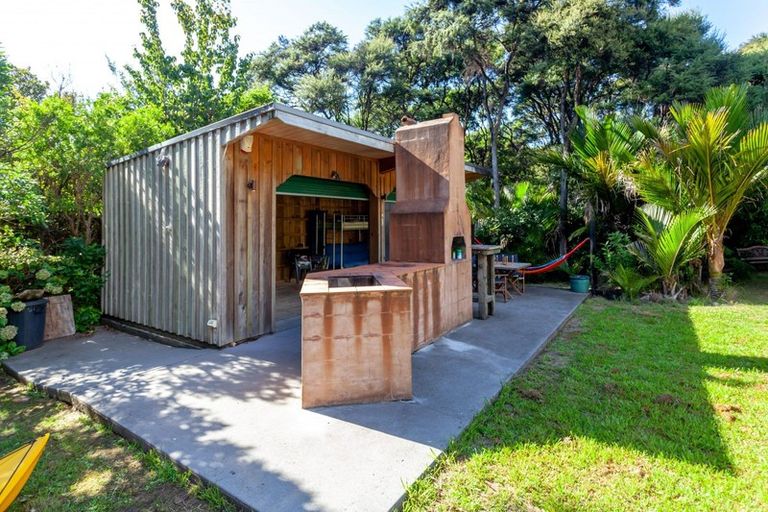 Photo of property in 5 Waihirere Drive, Tuateawa, Coromandel, 3583