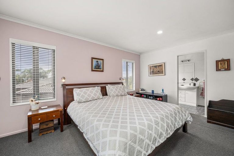 Photo of property in 29 Hogarth Rise, West Harbour, Auckland, 0618
