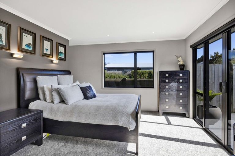 Photo of property in 5 Te Arakete Place, Hurworth, New Plymouth, 4310