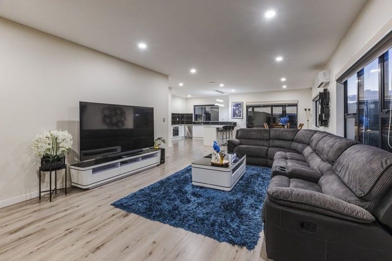 Photo of property in 76 Twin Parks Rise, Papakura, 2110