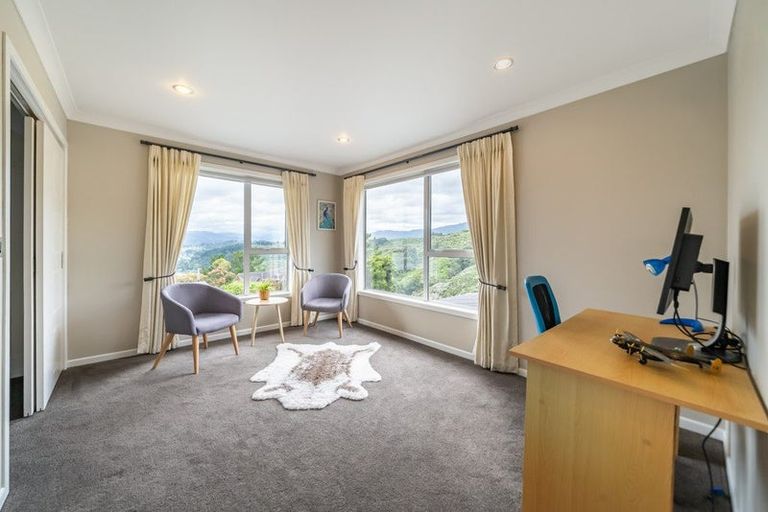 Photo of property in 43 Seymour Grove, Kingsley Heights, Upper Hutt, 5018