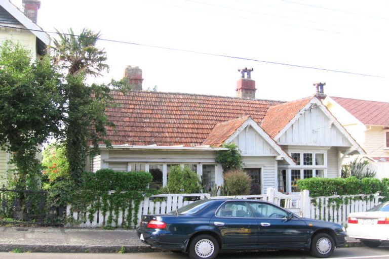 Photo of property in 18 Burnell Avenue, Thorndon, Wellington, 6011