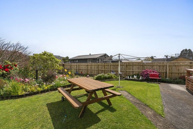 Photo of property in 12 Dunn Street, Egmont Village, 4372