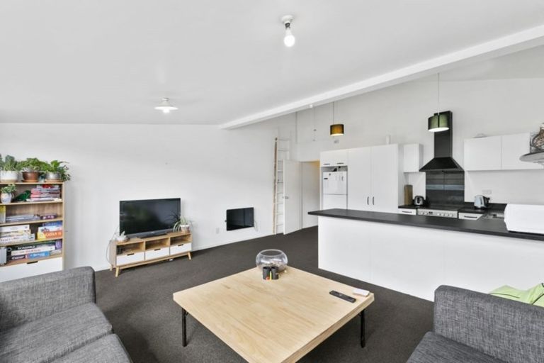 Photo of property in 2/5 Hopper Street, Mount Cook, Wellington, 6011
