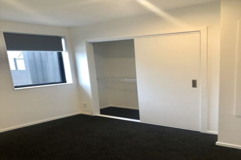 Photo of property in 4/15 Chivalry Road, Glenfield, Auckland, 0629