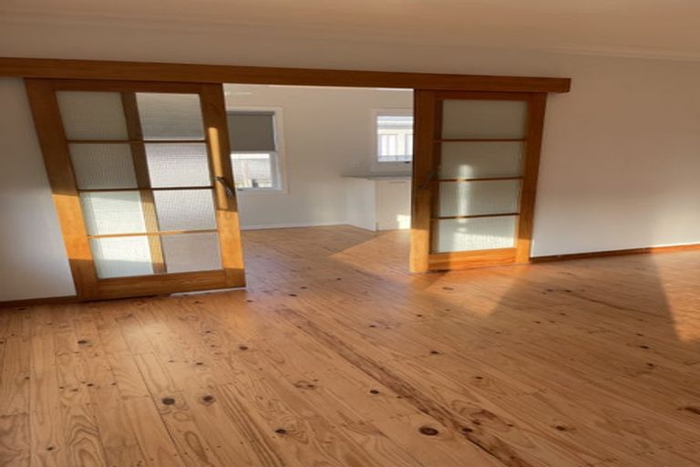 Photo of property in 35 Sandspit Road, Waiuku, 2123