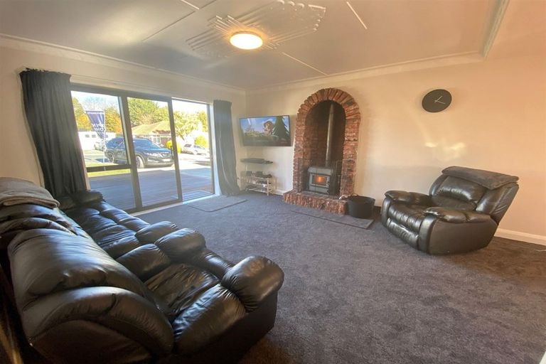 Photo of property in 12 Cossens Street, Balclutha, 9230