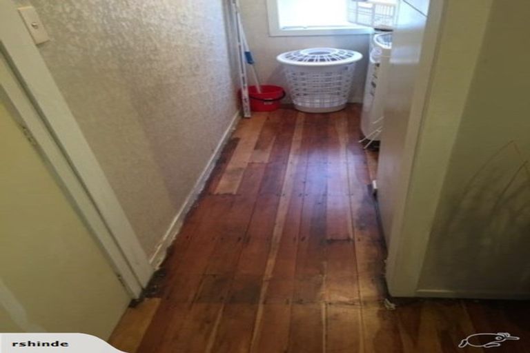 Photo of property in 1/4 Kaurilands Road, Titirangi, Auckland, 0604