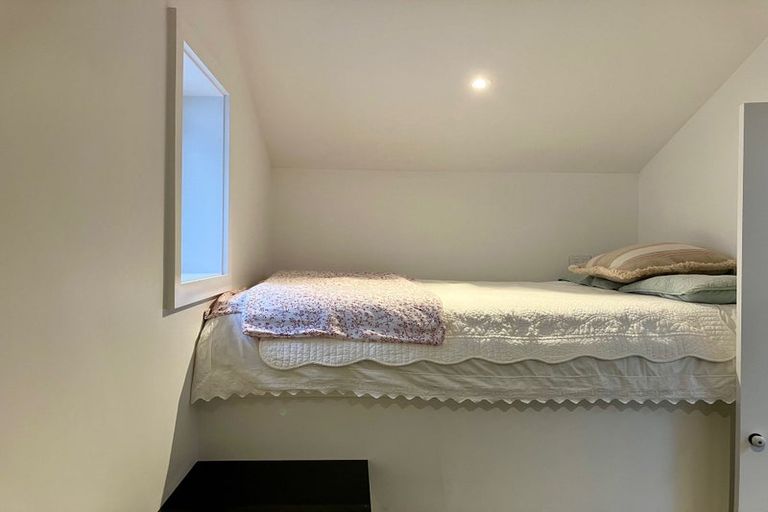 Photo of property in 129 Marine Parade, Seatoun, Wellington, 6022