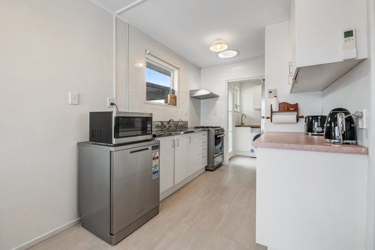 Photo of property in 71b Red Beach Road, Red Beach, 0932