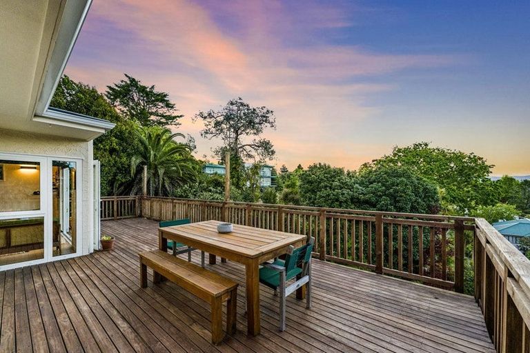 Photo of property in 261 Titirangi Road, Titirangi, Auckland, 0604