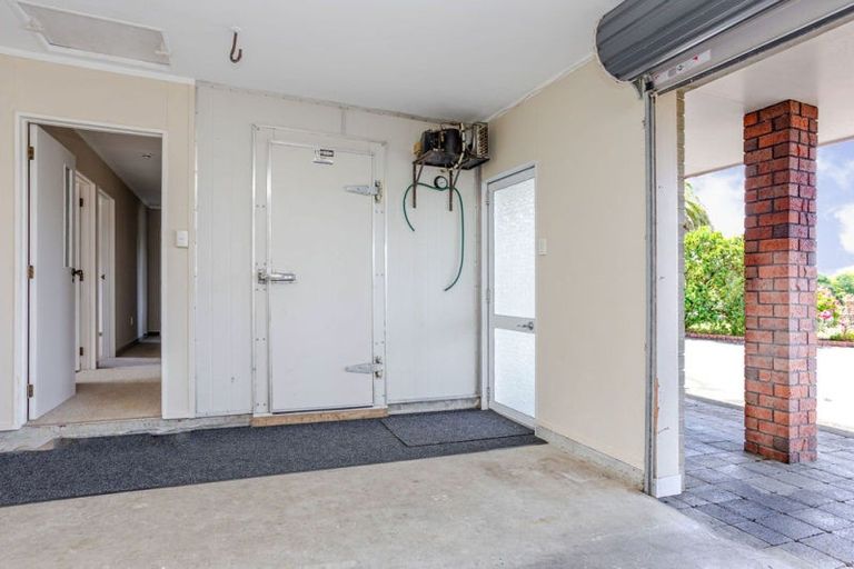 Photo of property in 208 Adelaide Road, Dannevirke, 4930