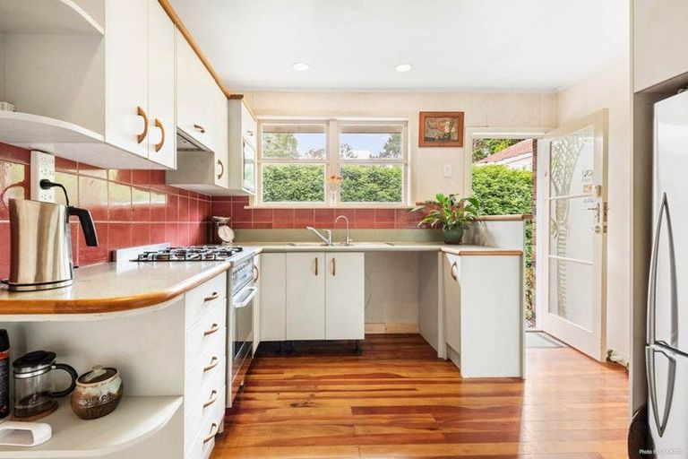 Photo of property in 18 Triangle Road, Massey, Auckland, 0614