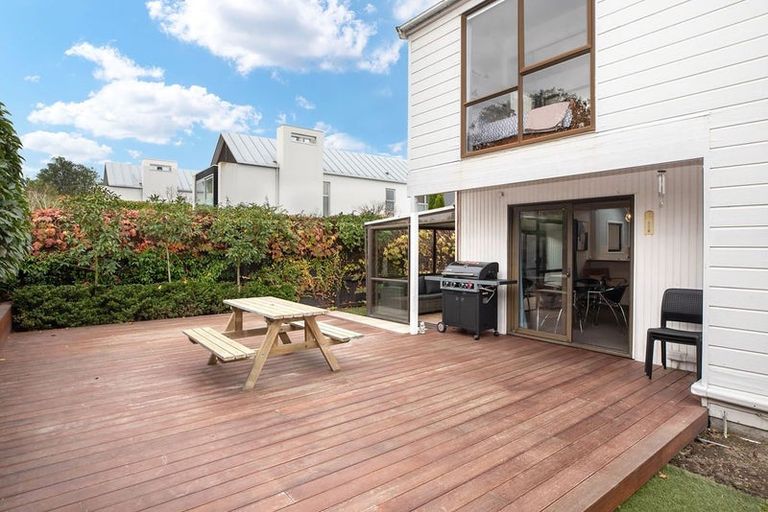 Photo of property in 115b Merivale Lane, Merivale, Christchurch, 8014