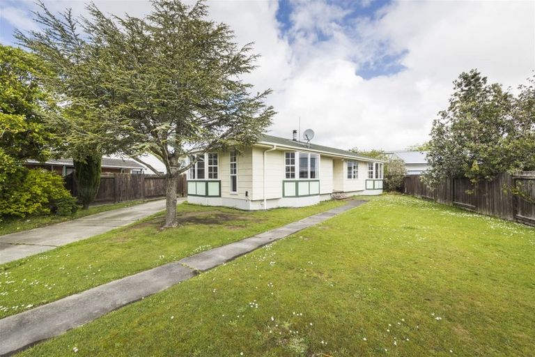 Photo of property in 52 Acacia Street, Kelvin Grove, Palmerston North, 4414