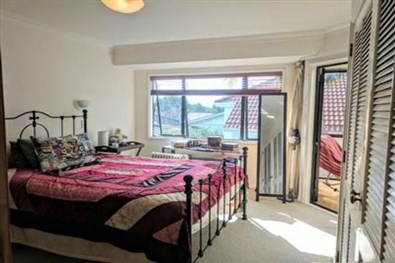 Photo of property in 2/1 Frieston Road, Milford, Auckland, 0620