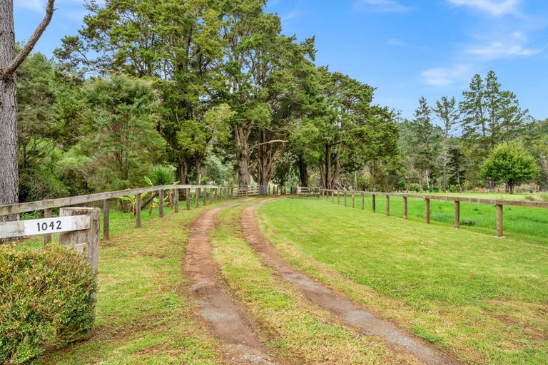 Photo of property in 1042 Ngunguru Road, Kiripaka, Whangarei, 0173