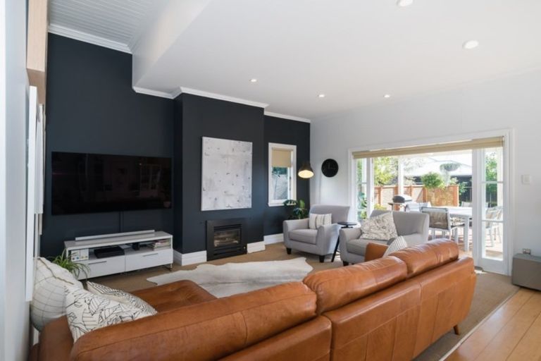 Photo of property in 15 Douglas Street, West End, Palmerston North, 4412