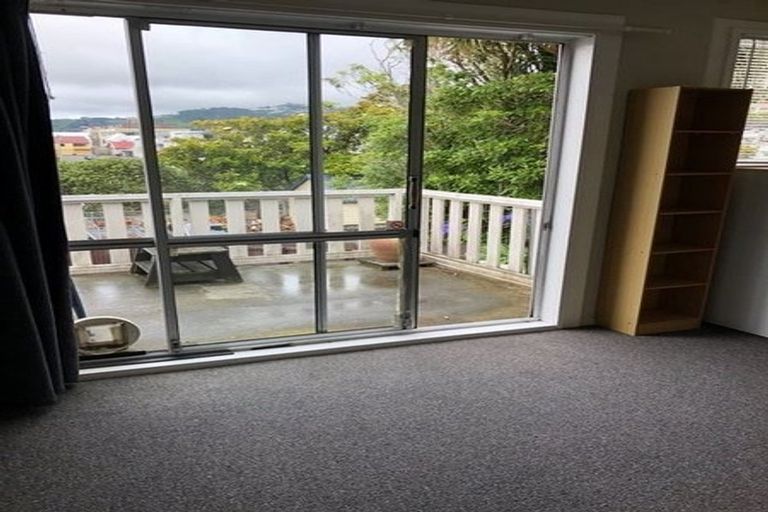 Photo of property in 12 Levy Street, Mount Victoria, Wellington, 6011