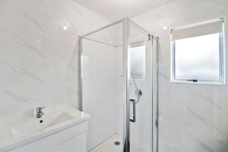 Photo of property in 17 Hindmarsh Street, Henderson, Auckland, 0612