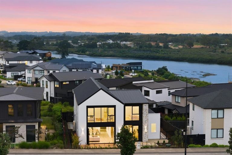 Photo of property in 240 Park Estate Road, Rosehill, Papakura, 2113