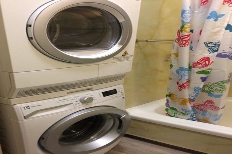 Photo of property in Hobson Court Flats, 57/70 Hobson Street, Thorndon, Wellington, 6011