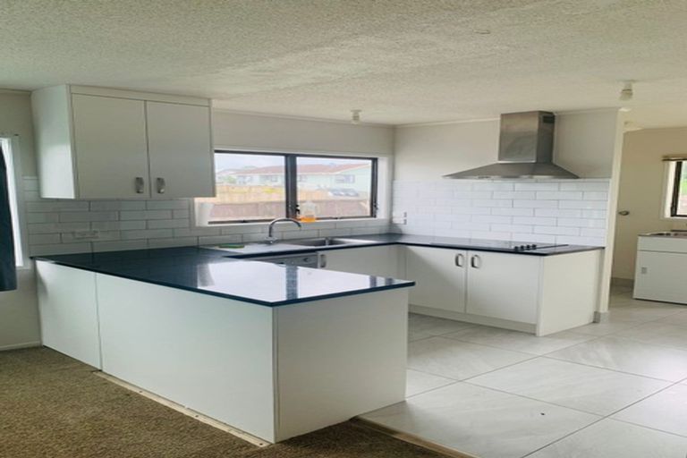 Photo of property in 37 Sharland Avenue, Manurewa, Auckland, 2102