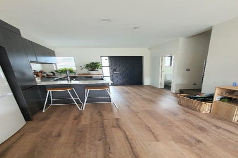 Photo of property in 7 Waru Lane, Te Atatu Peninsula, Auckland, 0610