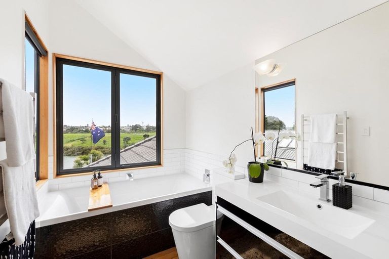 Photo of property in 8 Lister Street, Point Chevalier, Auckland, 1022