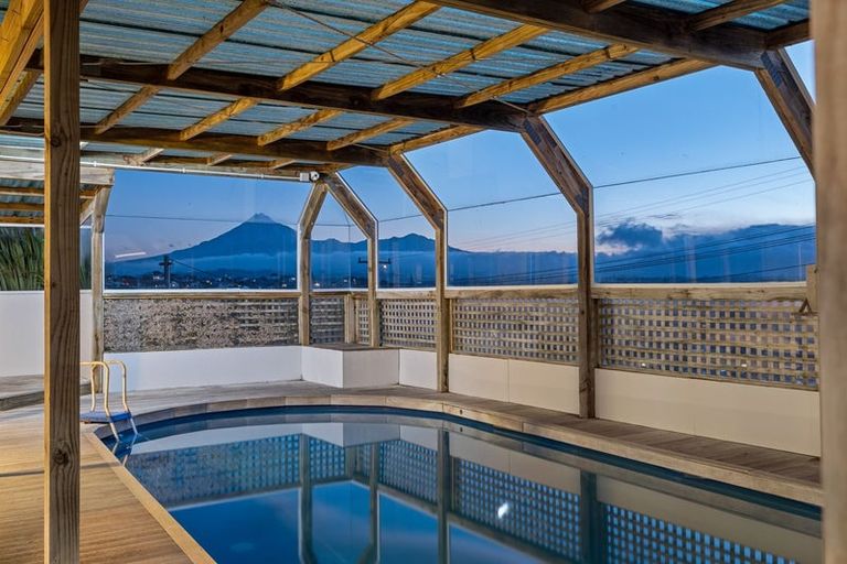 Photo of property in 2 Findlay Street, Moturoa, New Plymouth, 4310