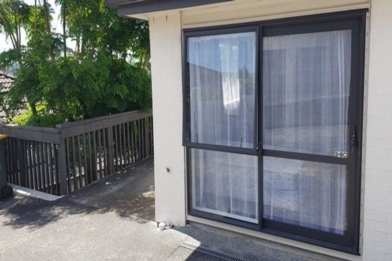 Photo of property in 8c Schnapper Rock Road, Schnapper Rock, Auckland, 0632