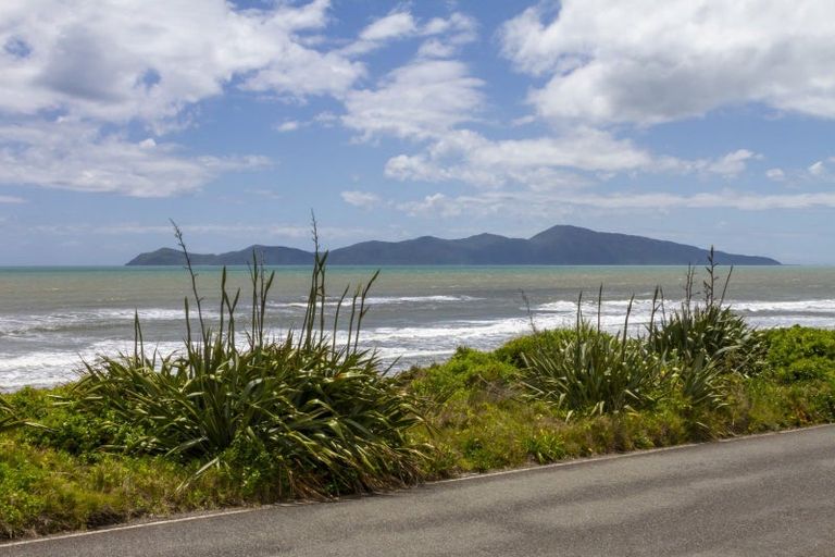 Photo of property in 121 The Parade, Paekakariki, 5034